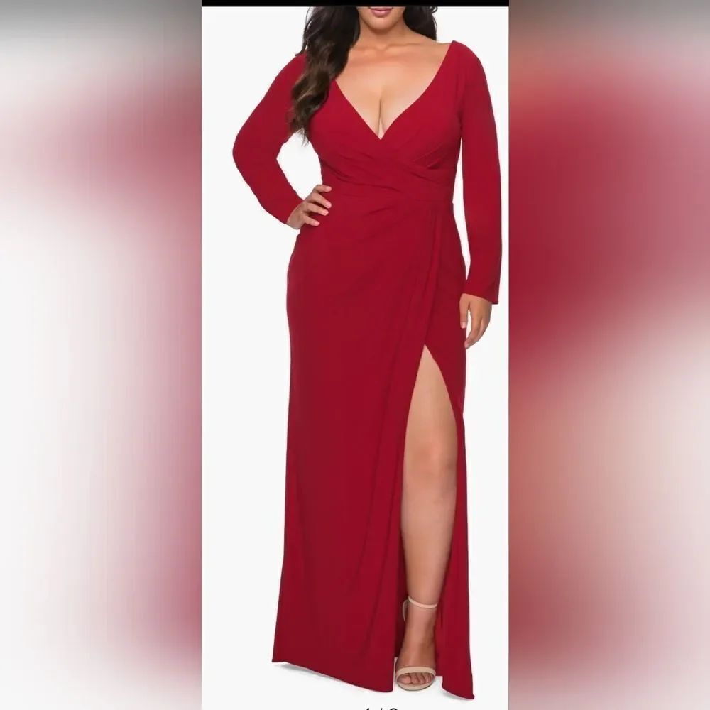 La Femme Curve Long Sleeve faux wrap bodice Dress with Ruching NWOT Sz 24 Red
